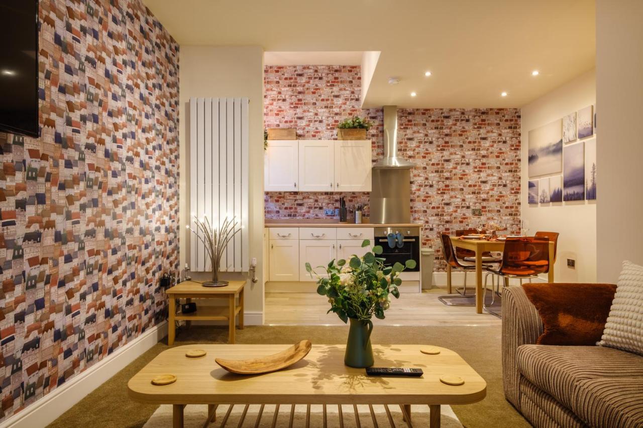 Flat 2, The Old Antiques Warehouse - Free Off-Site Health Club Access With Pool, Sauna, Steam Room & Gym باونيس أون وينديرمير المظهر الخارجي الصورة