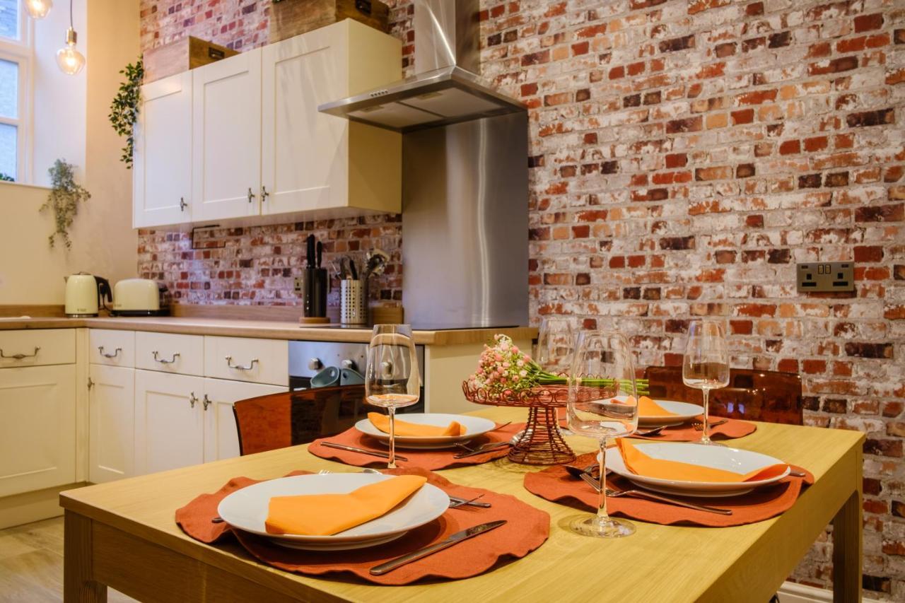 Flat 2, The Old Antiques Warehouse - Free Off-Site Health Club Access With Pool, Sauna, Steam Room & Gym باونيس أون وينديرمير المظهر الخارجي الصورة