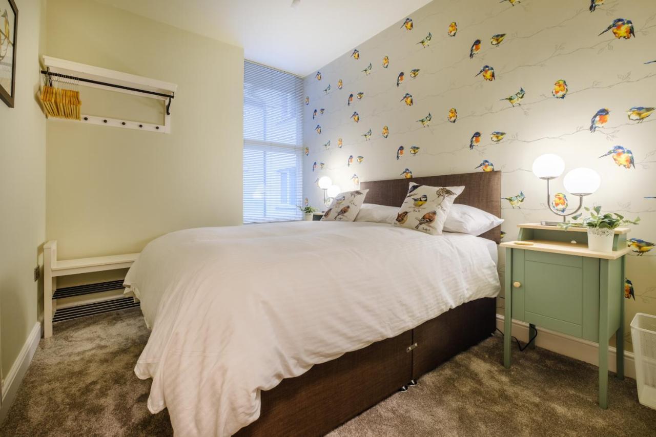 Flat 2, The Old Antiques Warehouse - Free Off-Site Health Club Access With Pool, Sauna, Steam Room & Gym باونيس أون وينديرمير المظهر الخارجي الصورة