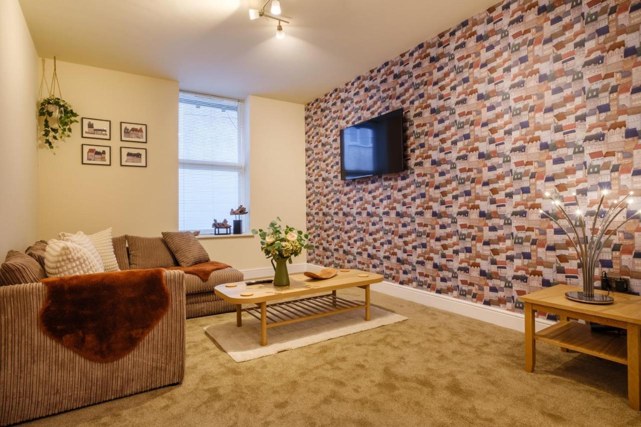 Flat 2, The Old Antiques Warehouse - Free Off-Site Health Club Access With Pool, Sauna, Steam Room & Gym باونيس أون وينديرمير المظهر الخارجي الصورة