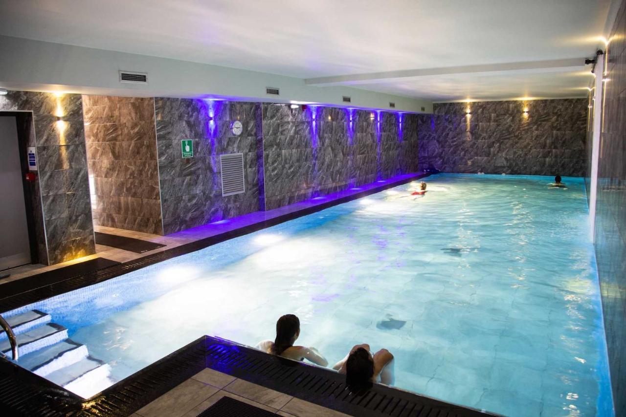 Flat 2, The Old Antiques Warehouse - Free Off-Site Health Club Access With Pool, Sauna, Steam Room & Gym باونيس أون وينديرمير المظهر الخارجي الصورة